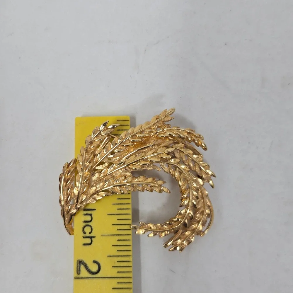 Vintage Gold Tone Wheat Stalk Feather Plume Crescent Brooch Pin Botanical